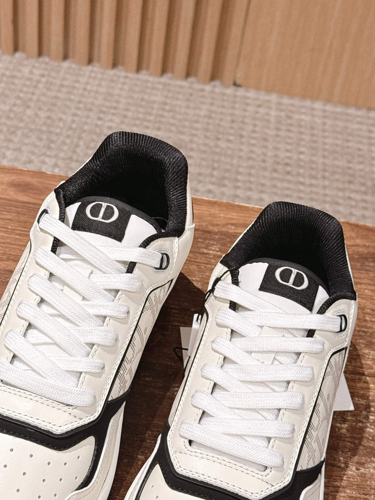 Leather Low-Top Black Grained Sneakers - Men's