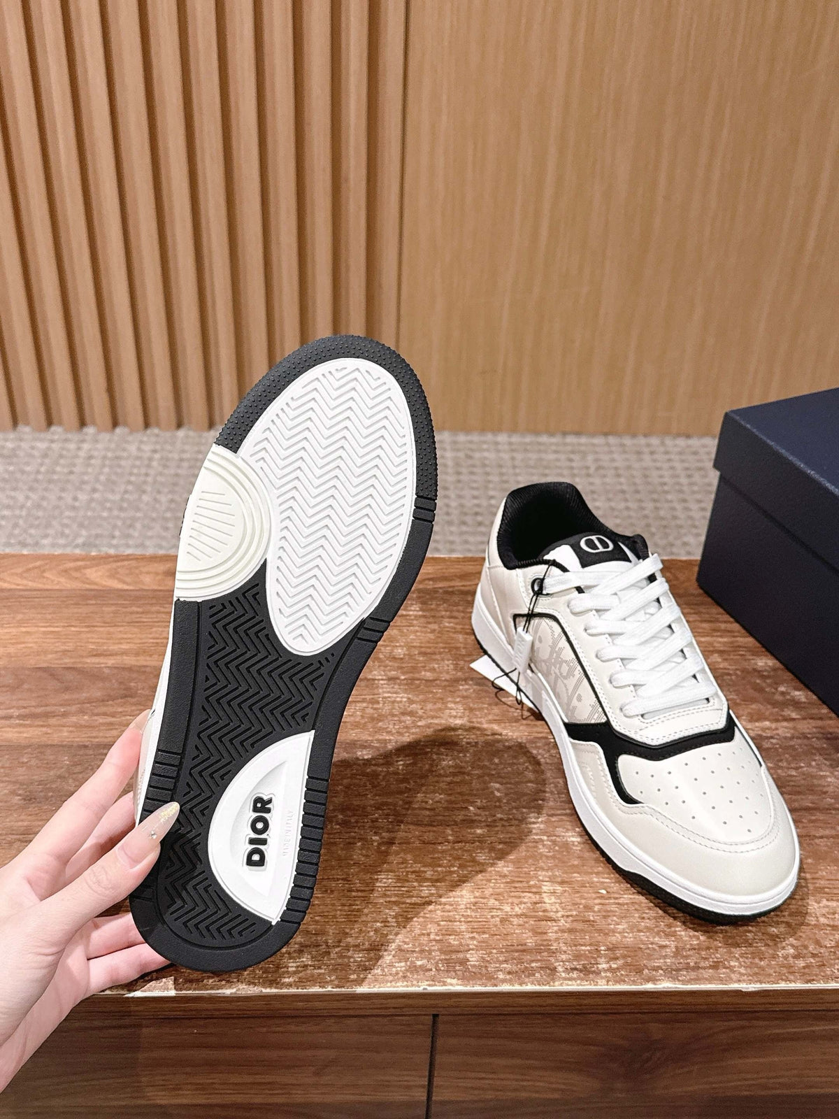 Leather Low-Top Black Grained Sneakers - Men's