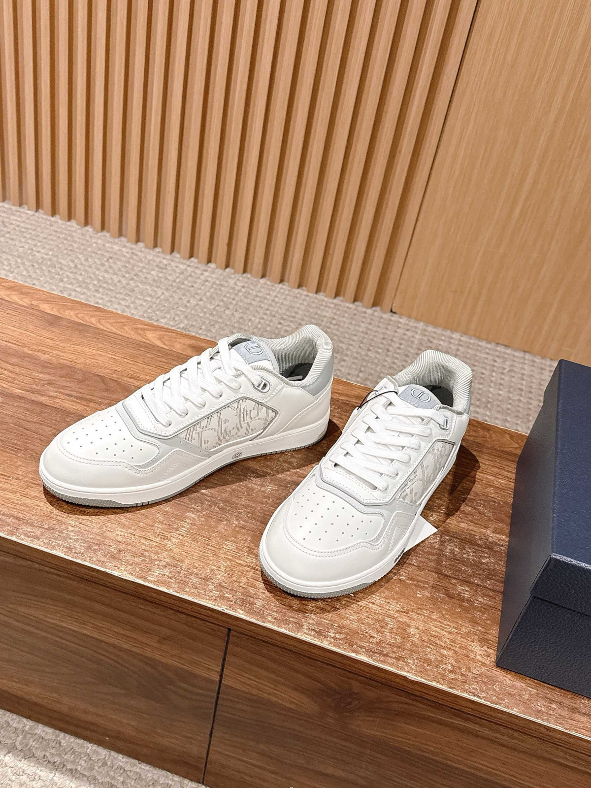 Leather Low-Top Black Grained Sneakers - Men's