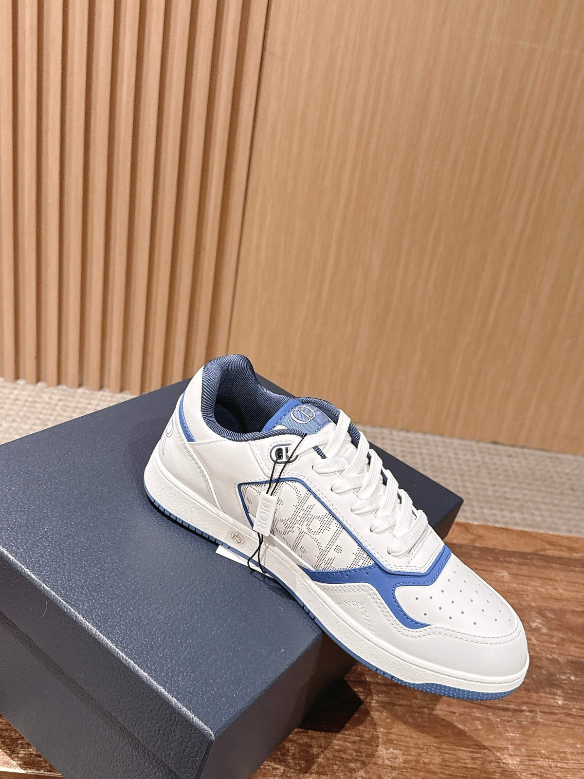Leather Low-Top Black Grained Sneakers - Men's
