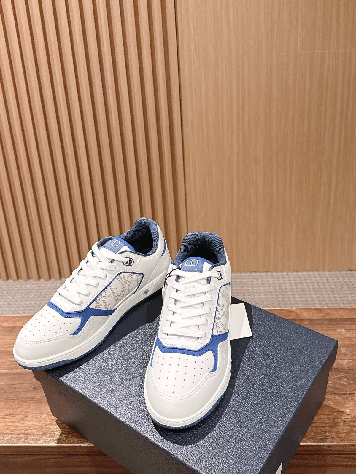 Leather Low-Top Black Grained Sneakers - Men's