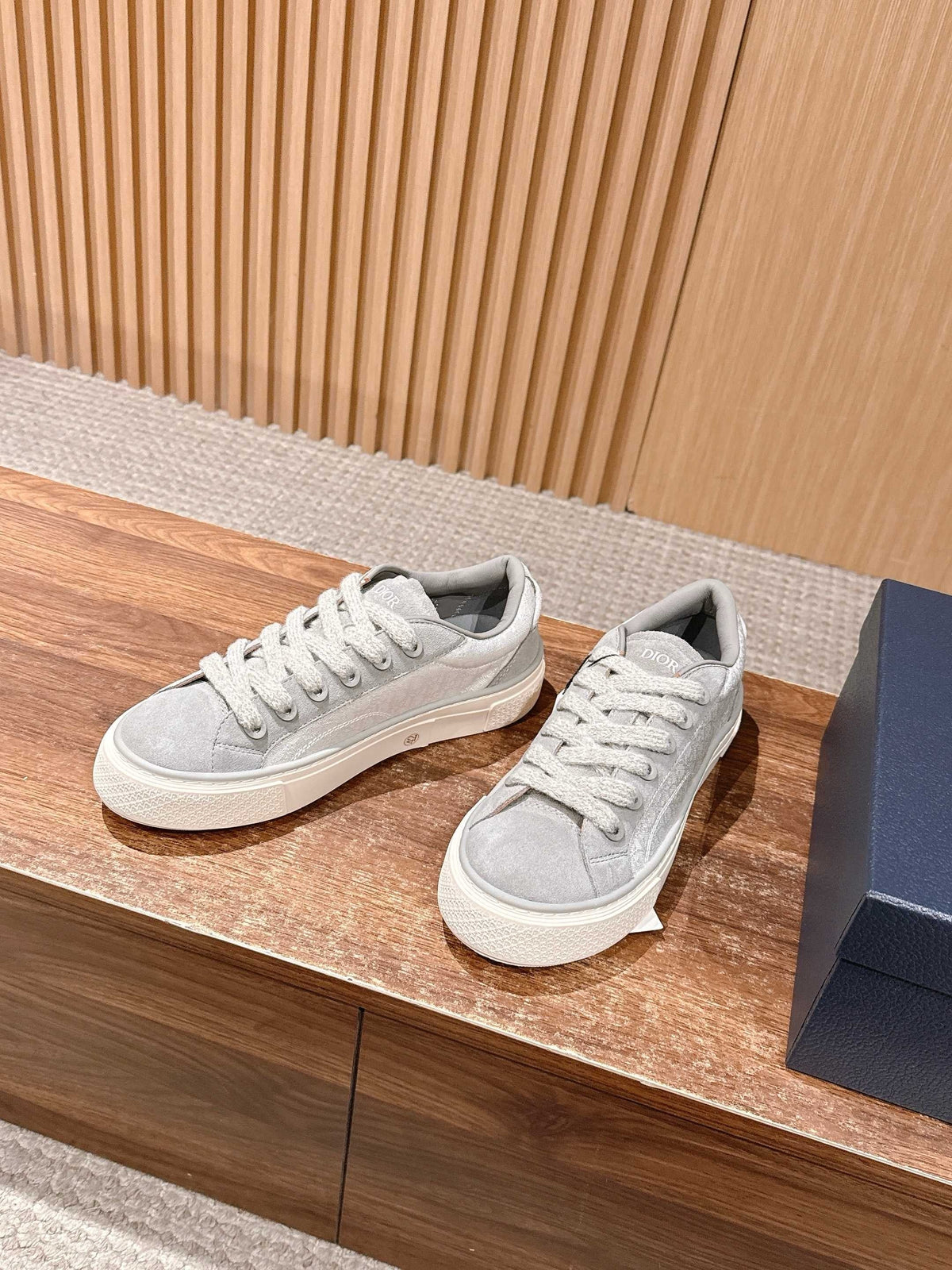 Leather Low-Top Navy Sneakers - Men's
