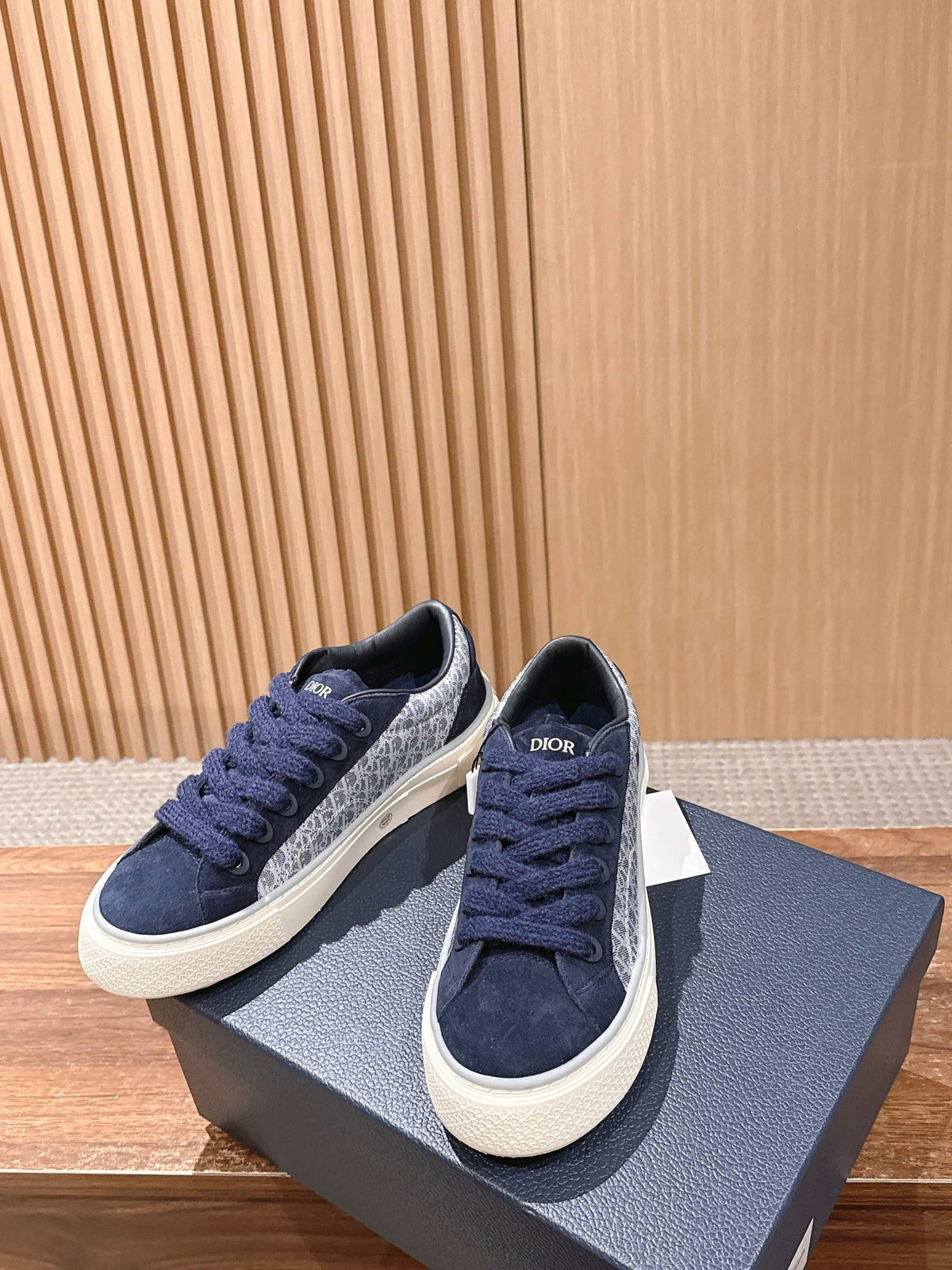Leather Low-Top Navy Sneakers - Men's