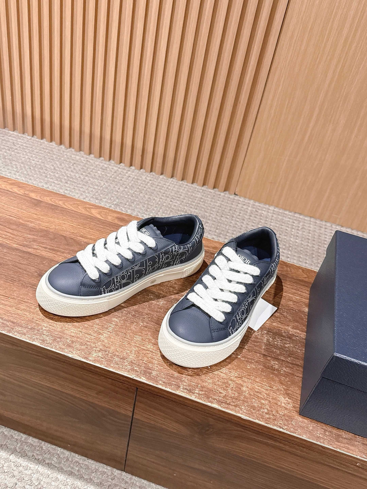 Leather Low-Top Grey and White Sneakers - Men's