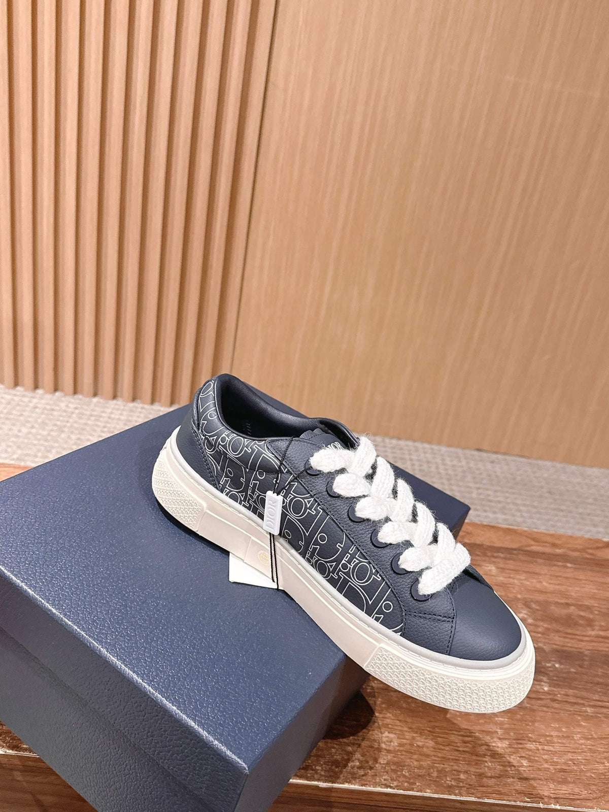 Leather Low-Top Grey and White Sneakers - Men's