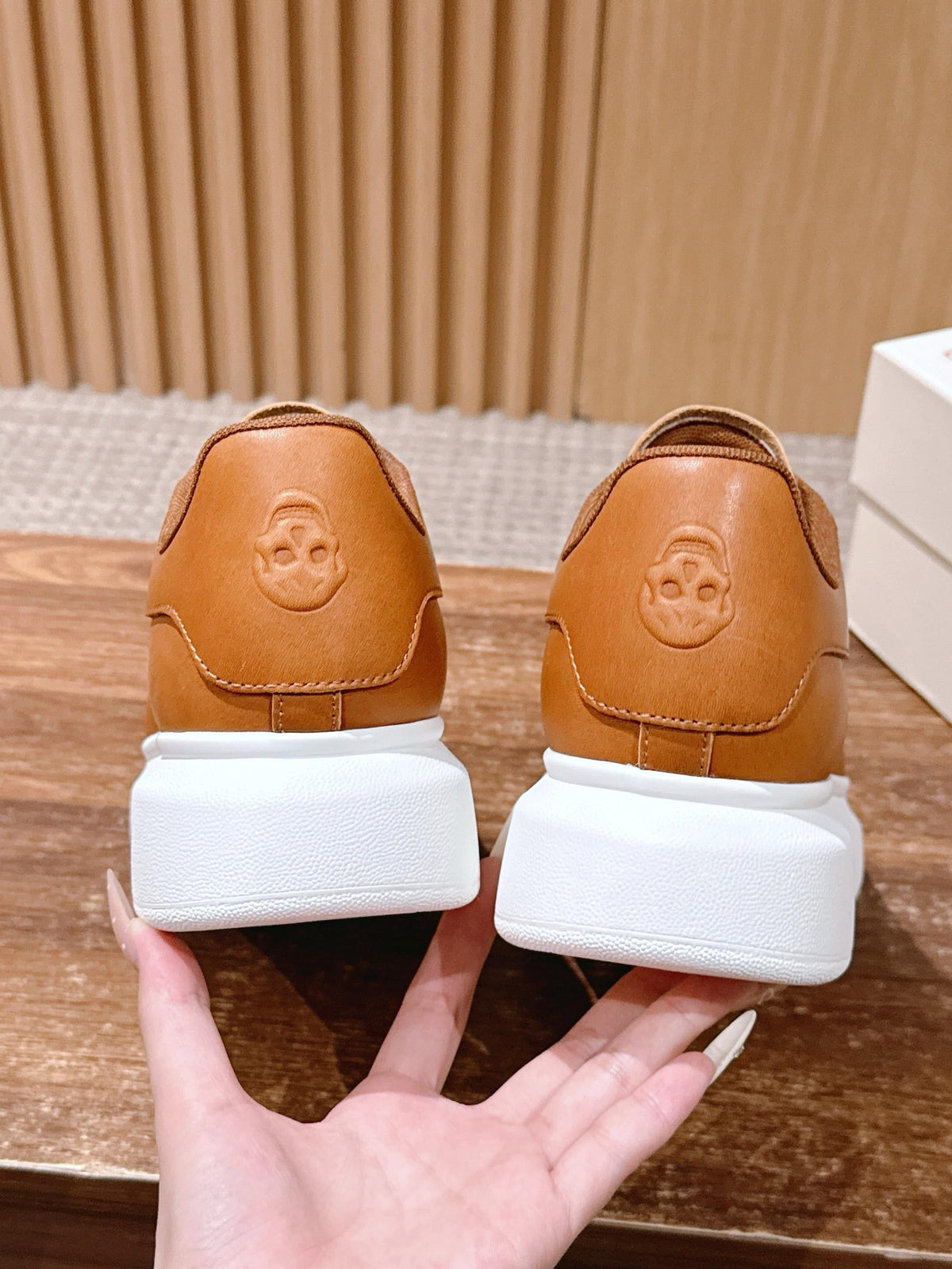 Weiß-braune Sneaker