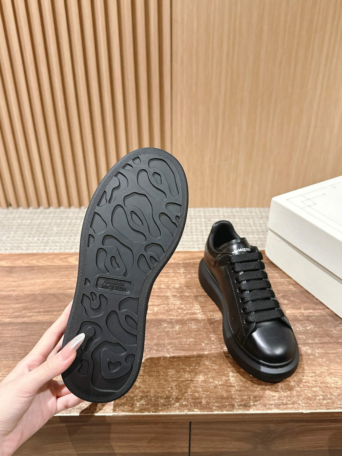 Schwarze Turnschuhe
