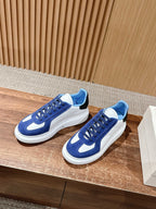 Schwarz-weiße Turnschuhe
