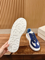 Schwarz-weiße Turnschuhe