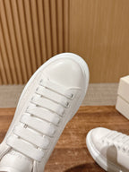 Weiß-goldene Sneaker – Damen