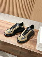 Schwarz-weiße Turnschuhe