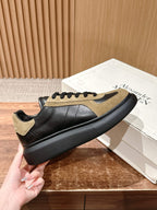 Schwarz-weiße Turnschuhe