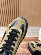 Schwarz-weiße Turnschuhe