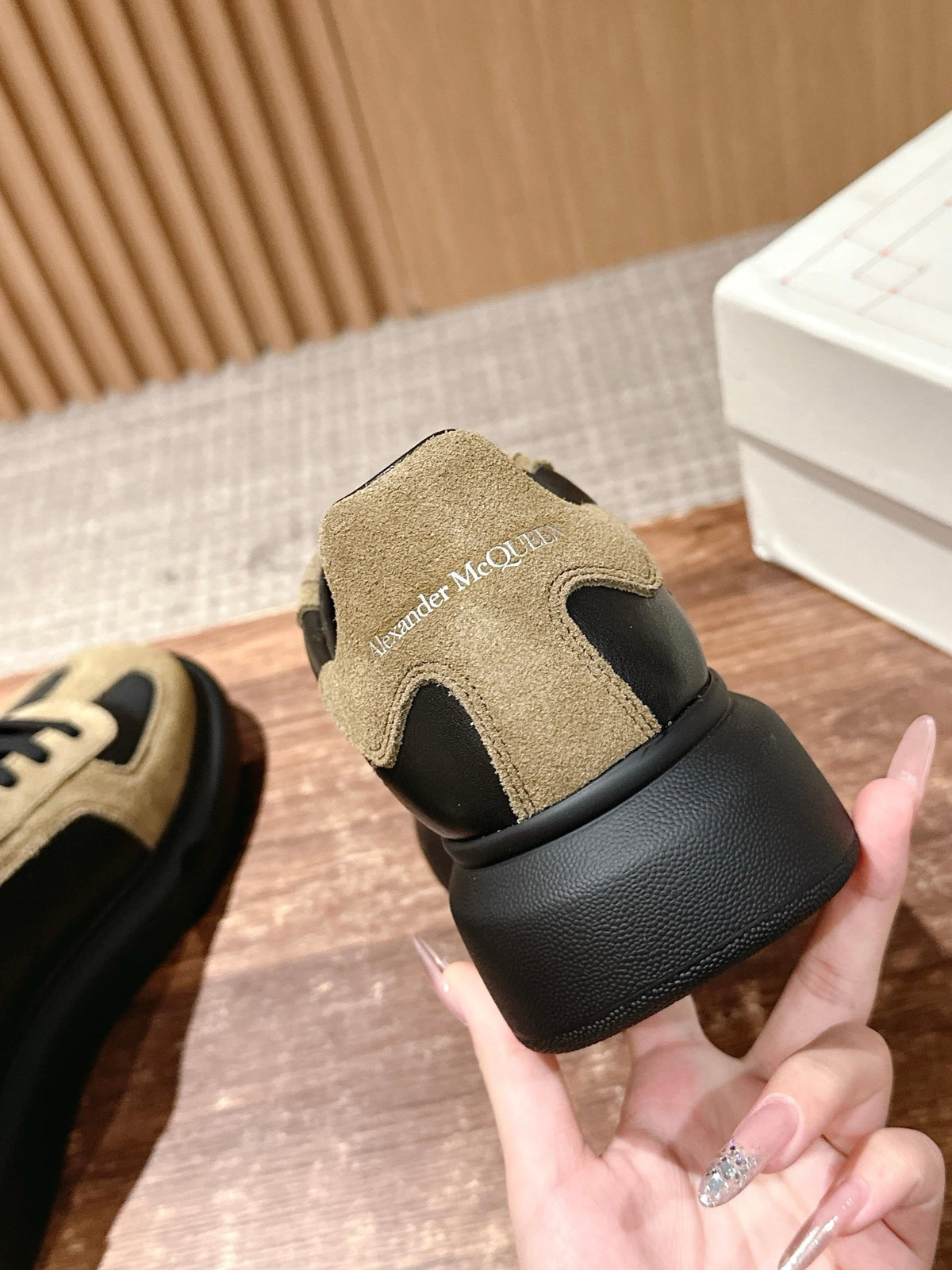 Schwarz-weiße Turnschuhe