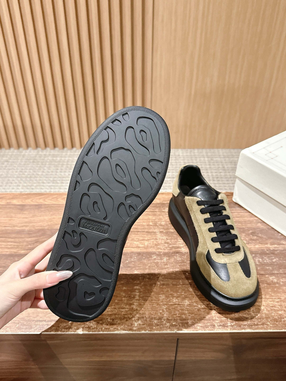 Schwarz-weiße Turnschuhe