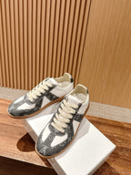 Mehrfarbige Turnschuhe
