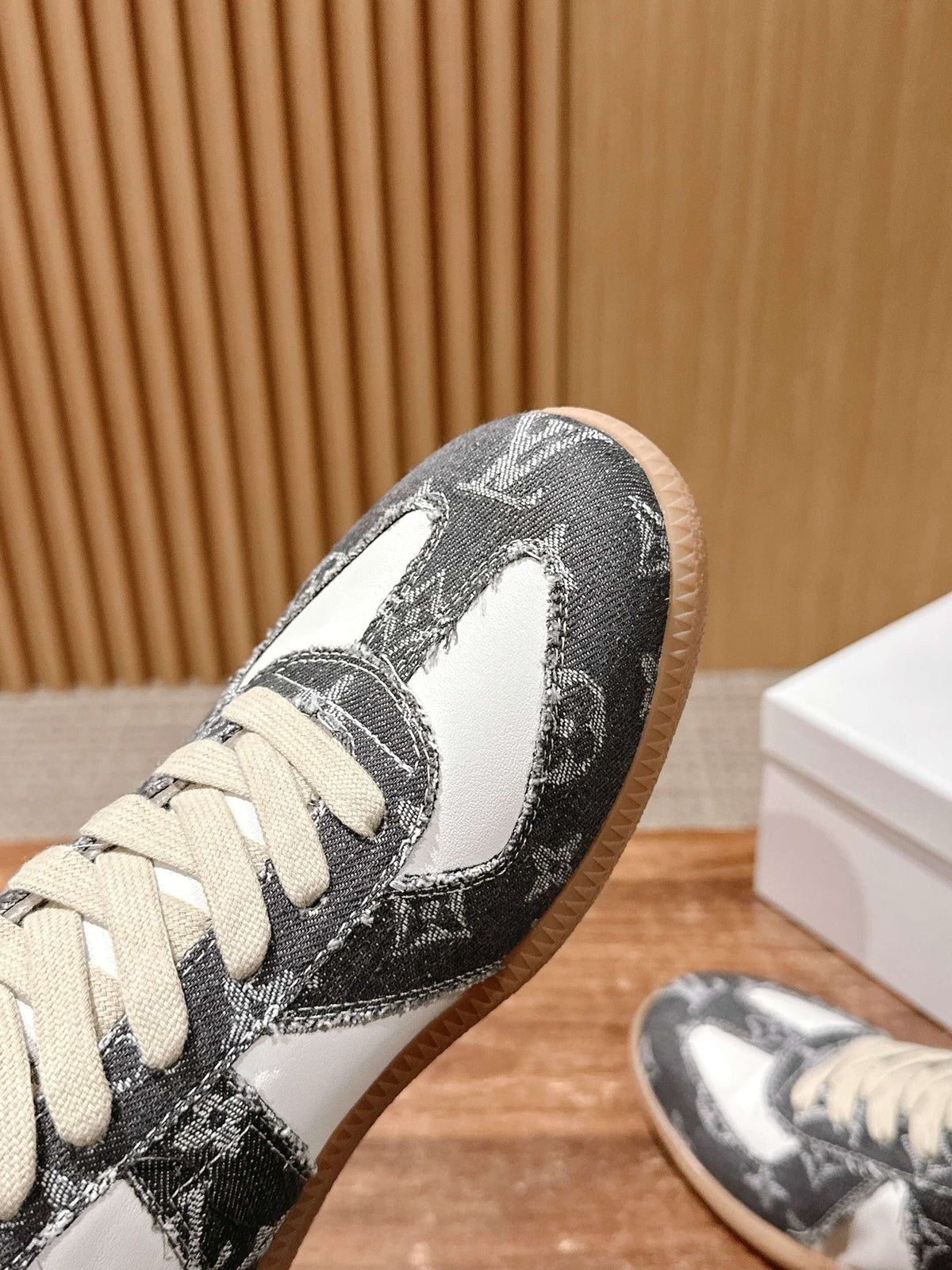 Mehrfarbige Turnschuhe