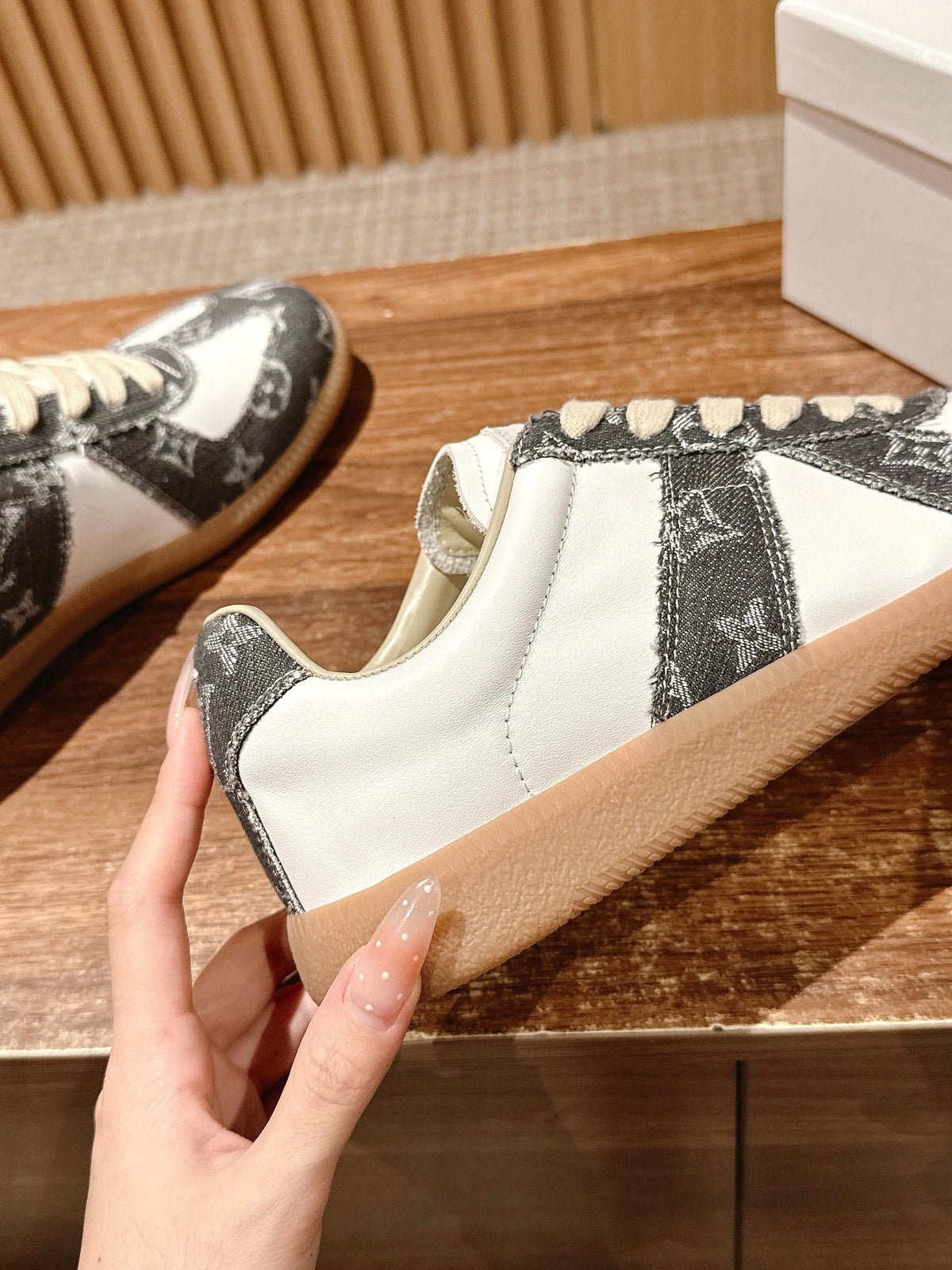 Mehrfarbige Turnschuhe
