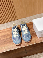 Mehrfarbige Turnschuhe