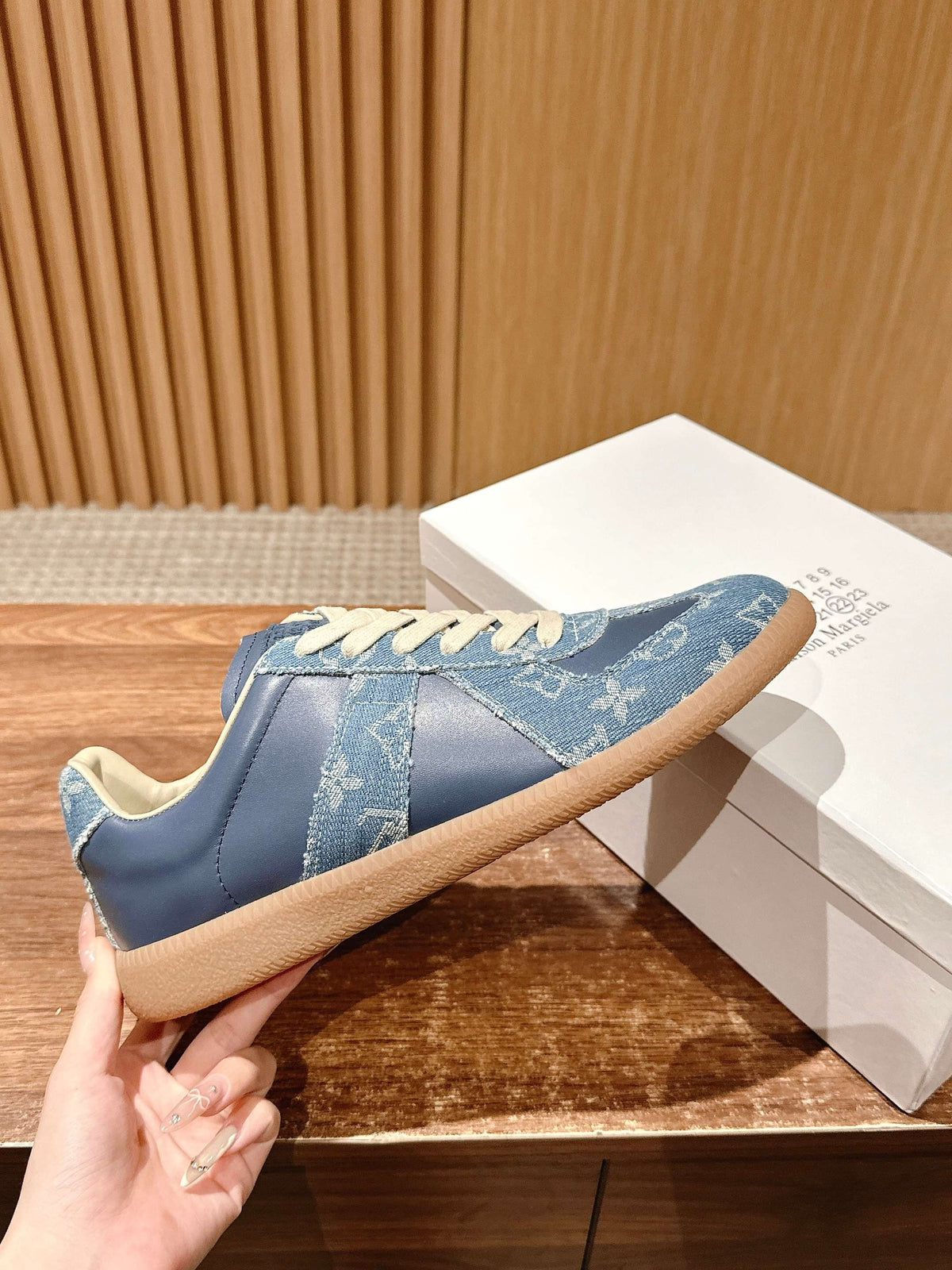 Mehrfarbige Turnschuhe