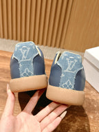 Mehrfarbige Turnschuhe