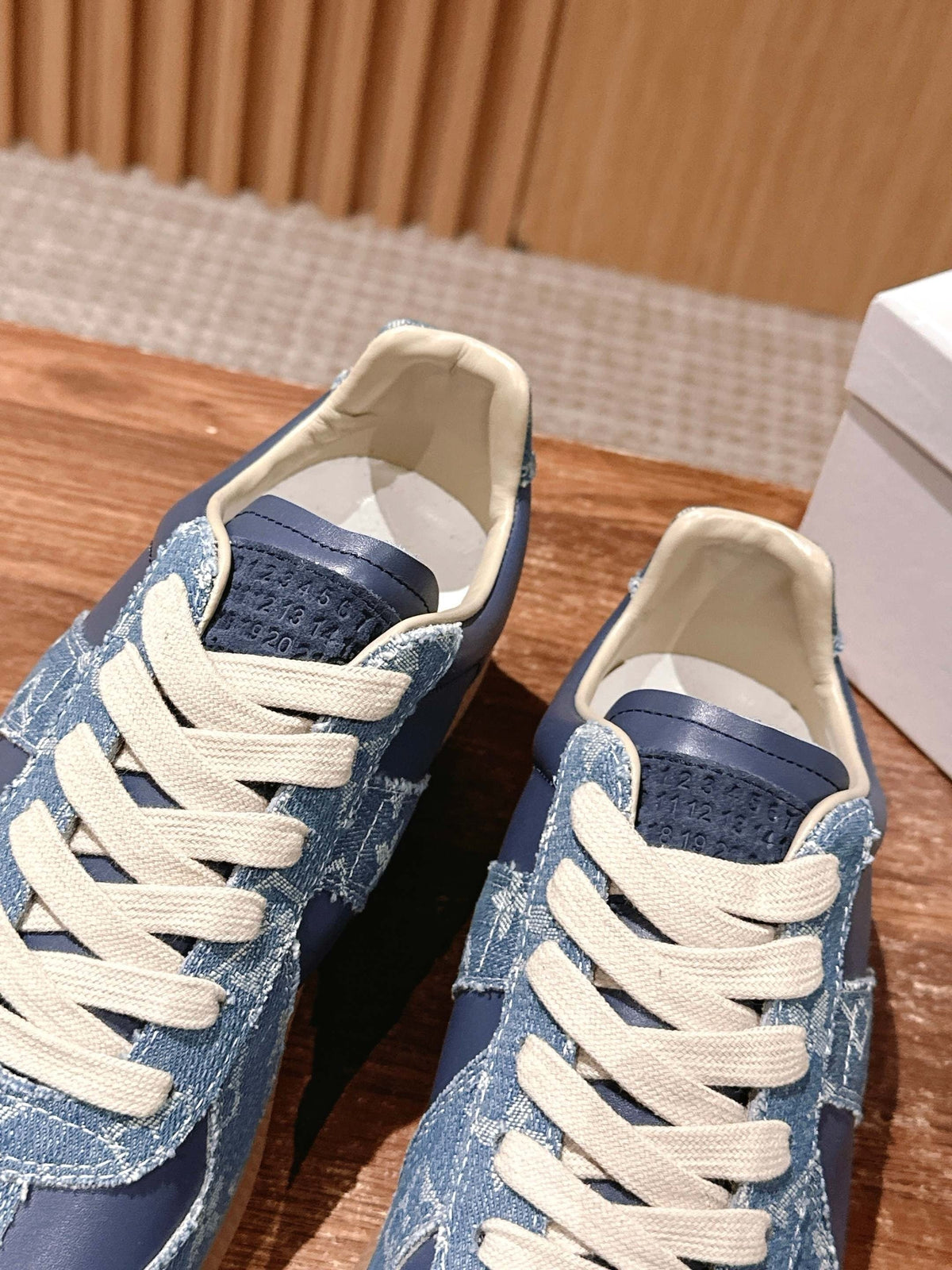 Mehrfarbige Turnschuhe