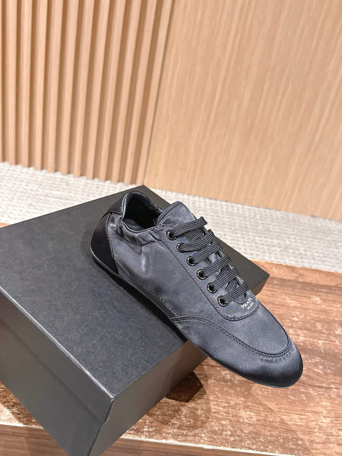 Grey Leather Contrast Trim Low-Top - Women's