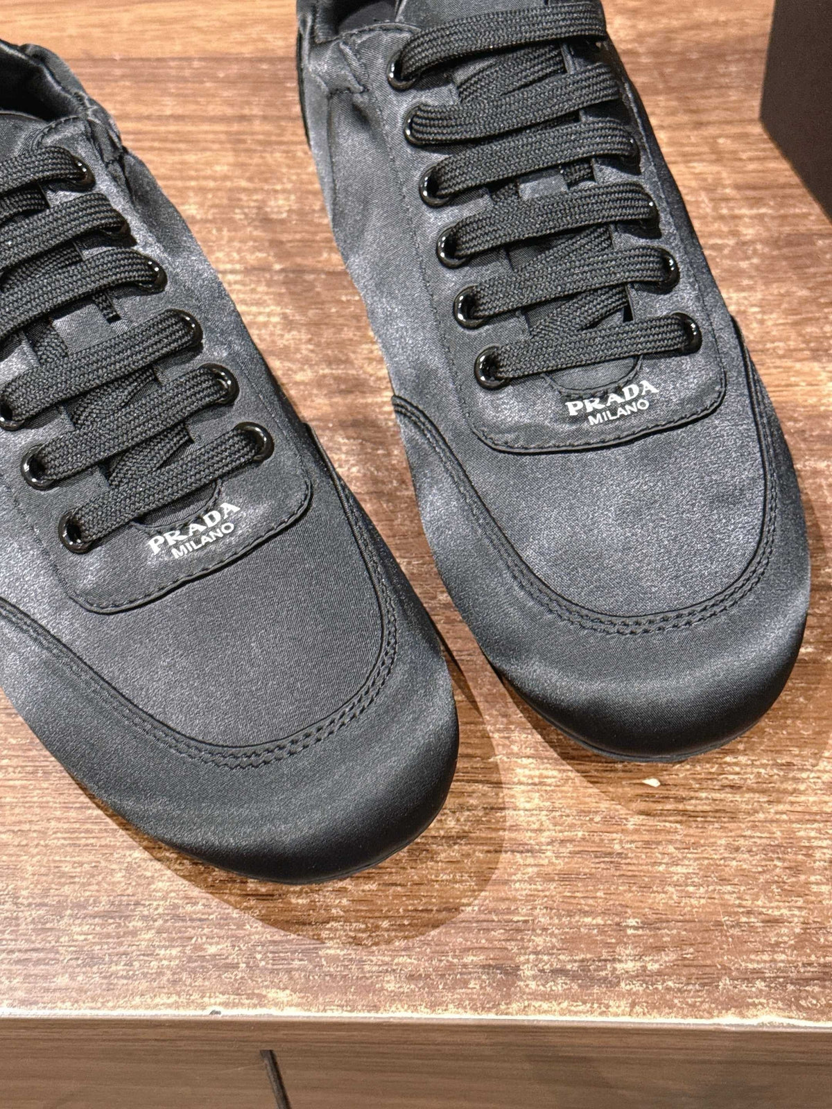 Grey Leather Contrast Trim Low-Top - Women's