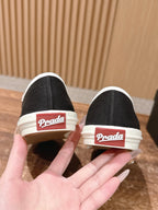 Schwarzer Canvas-Sneaker mit kontrastierender Sohle – Damen