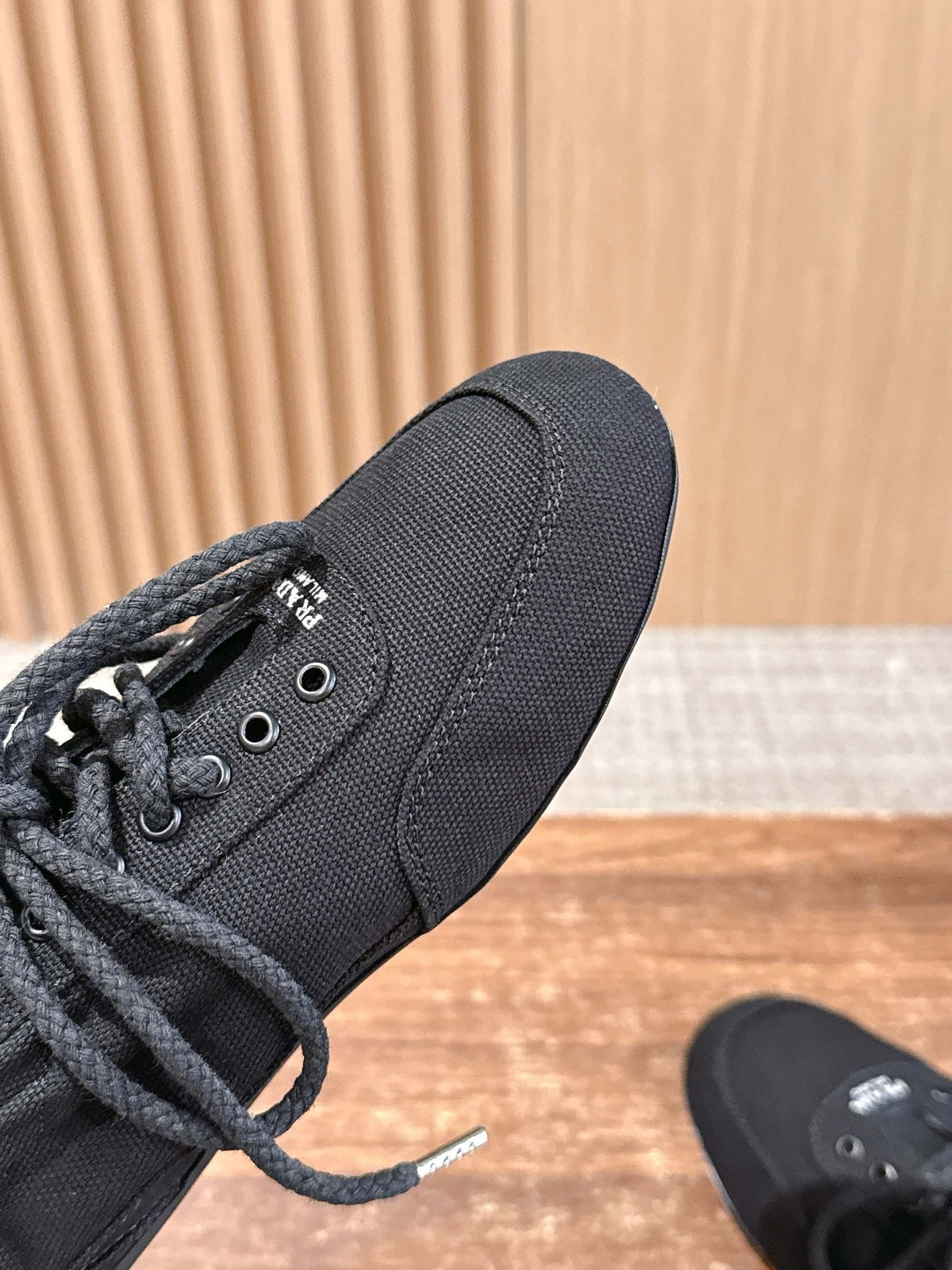 Black Mesh Plain Low-Top - Women's