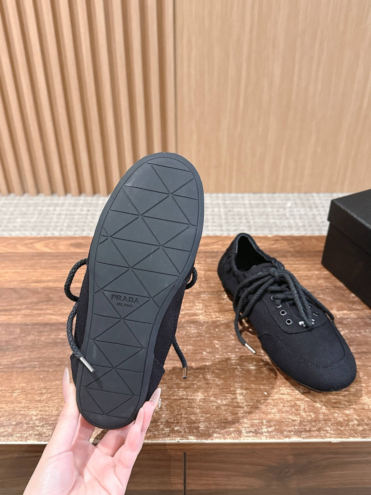 Black Mesh Plain Low-Top - Women's