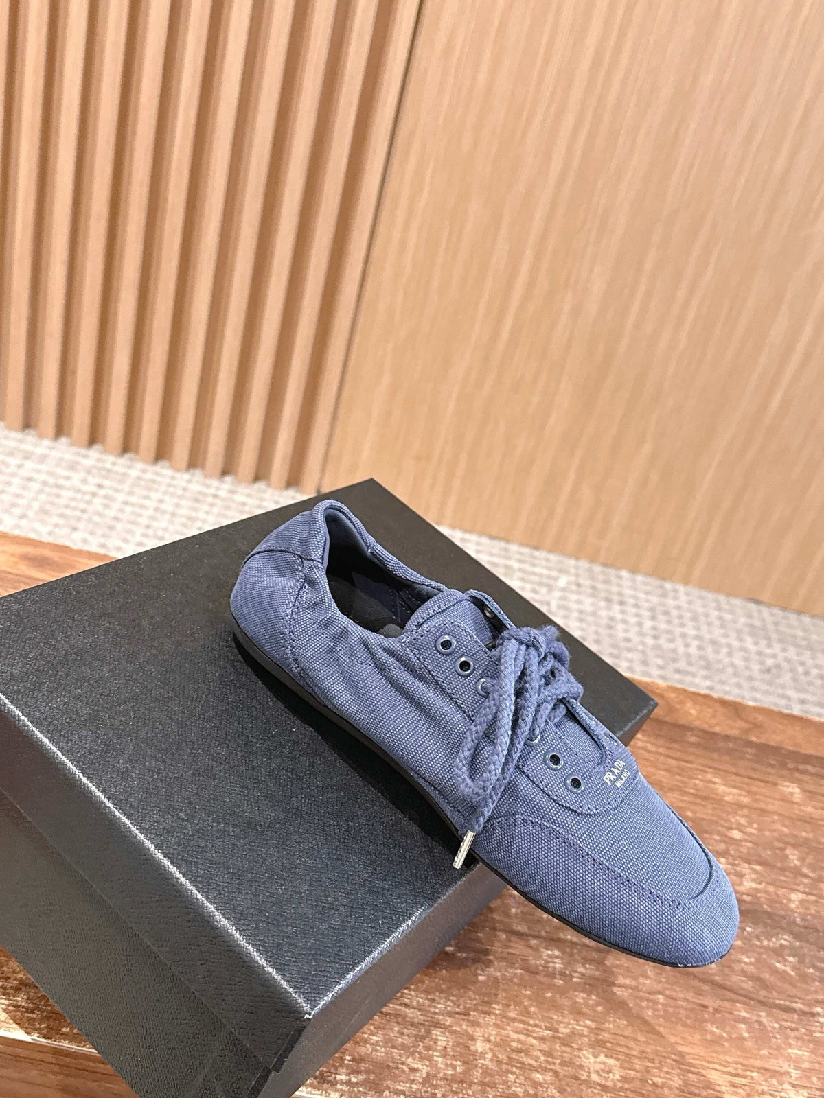 Black Mesh Plain Low-Top - Women's