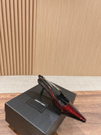 Schwarze und rote High Heels
