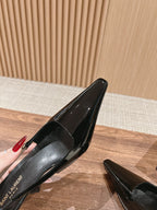 Schwarze und rote High Heels
