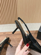 Schwarze und rote High Heels