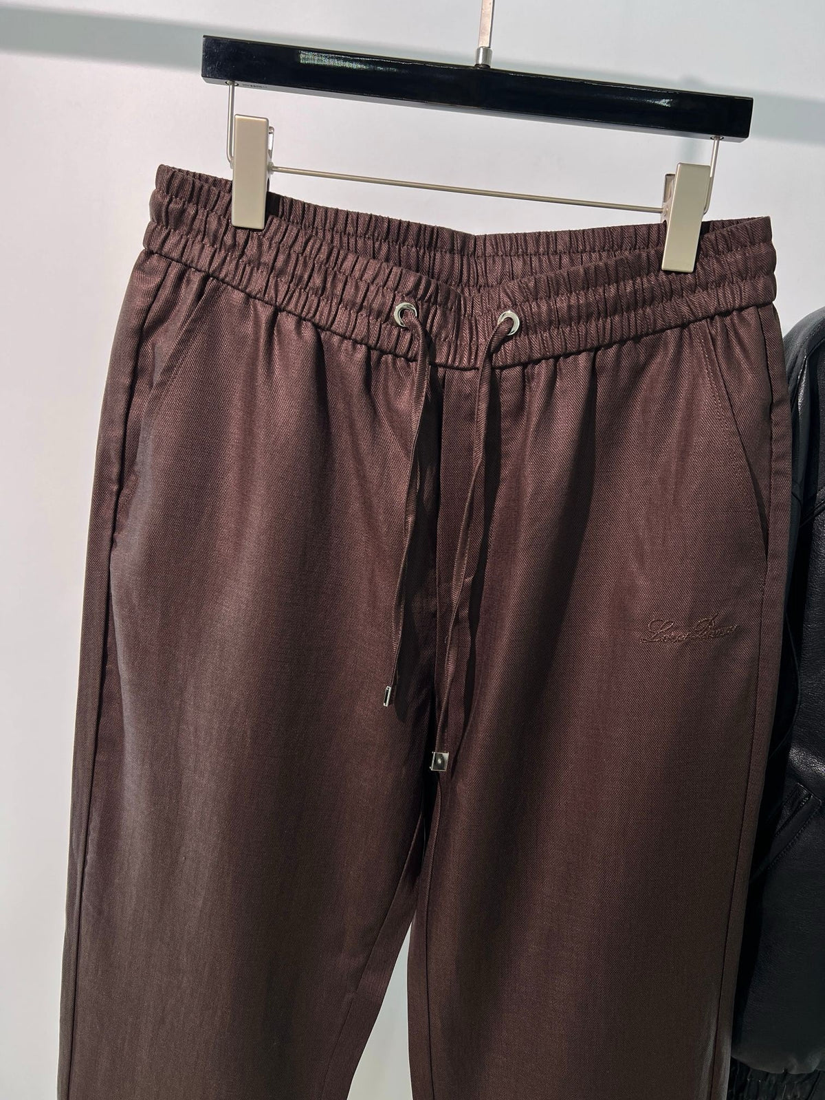 Braune Baumwollhose mit geradem Bein und Kordelzug – Damen