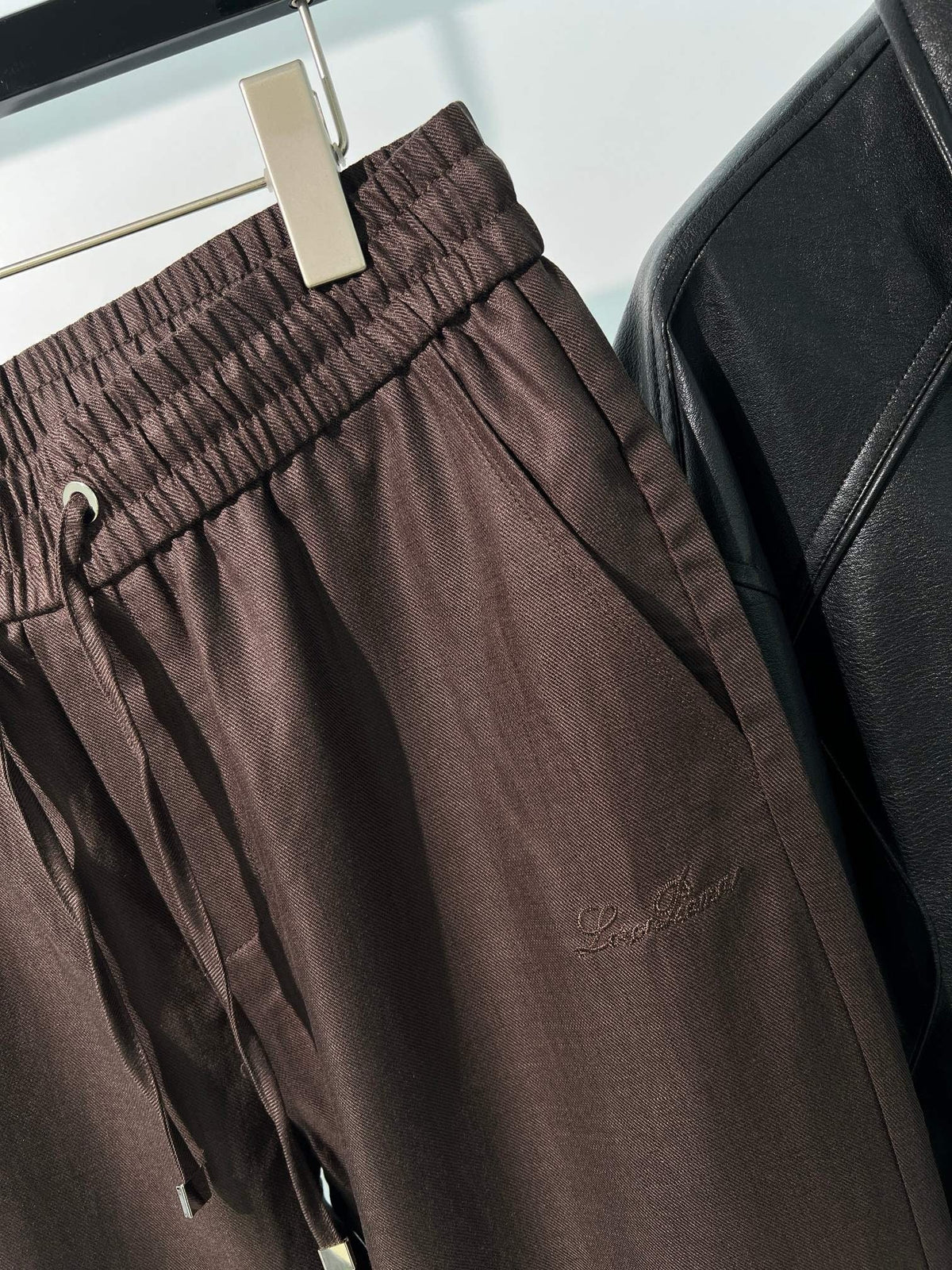 Braune Baumwollhose mit geradem Bein und Kordelzug – Damen