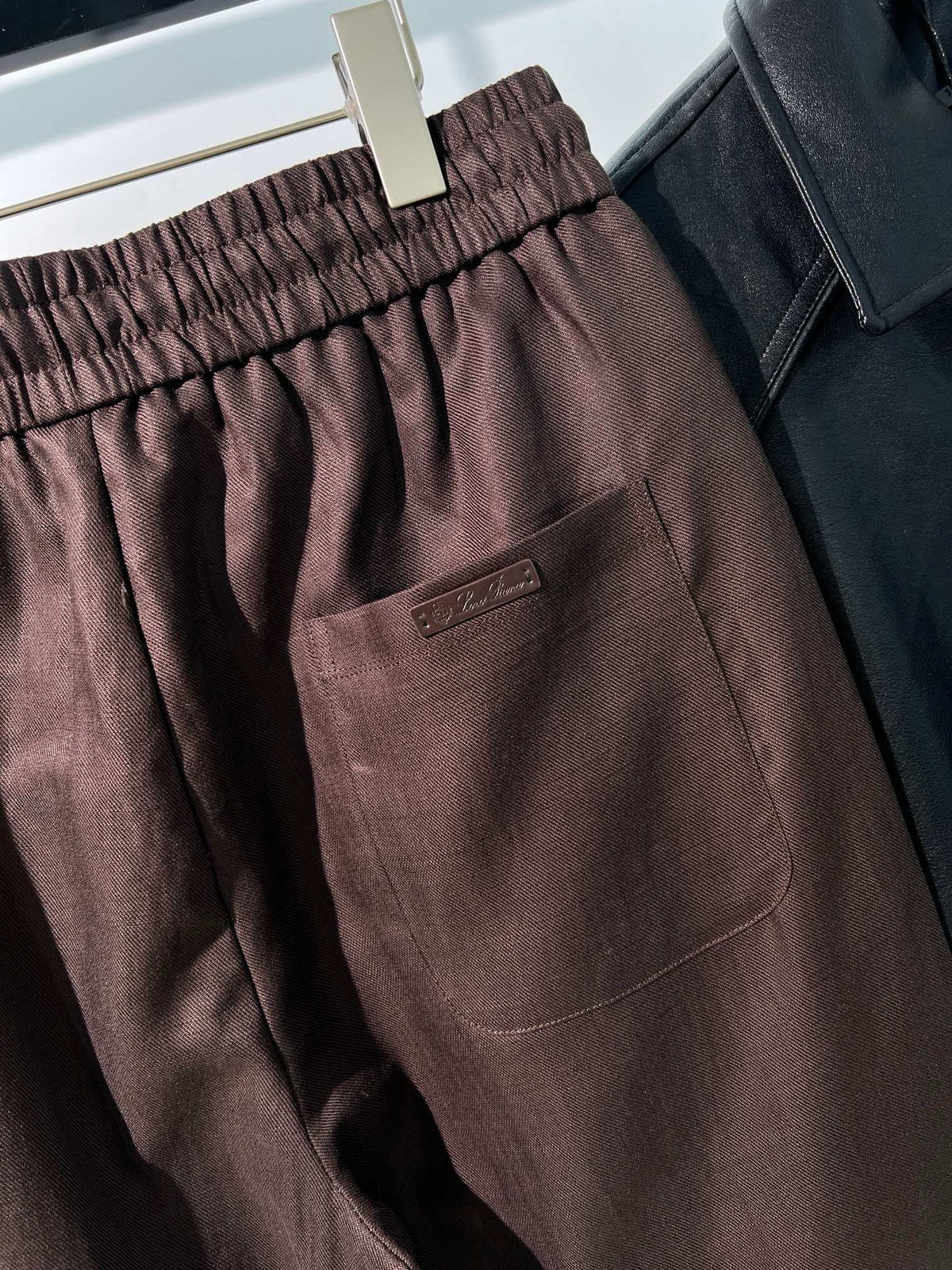 Braune Baumwollhose mit geradem Bein und Kordelzug – Damen
