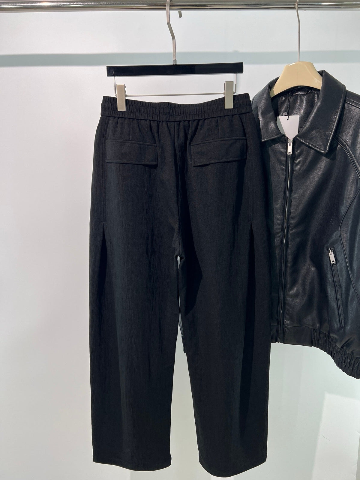 Schwarze, elastische weite Beinhose aus Baumwolle – Herren