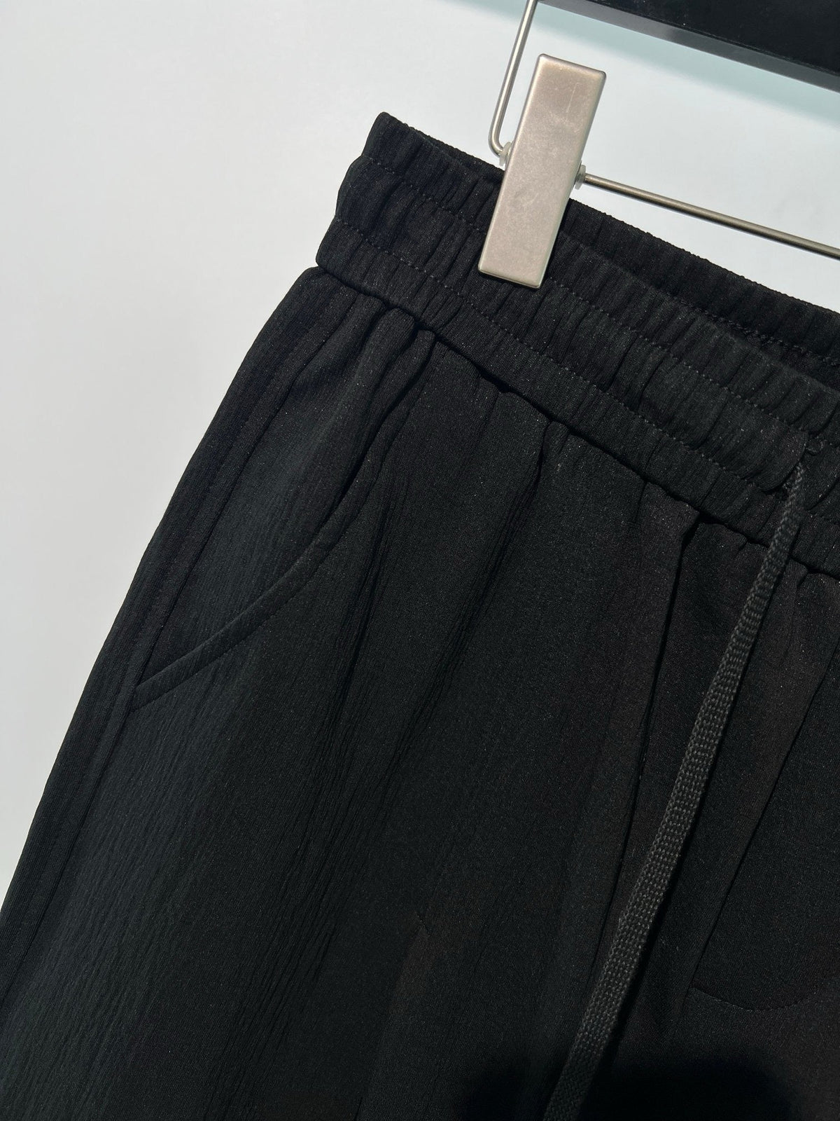 Schwarze, elastische weite Beinhose aus Baumwolle – Herren
