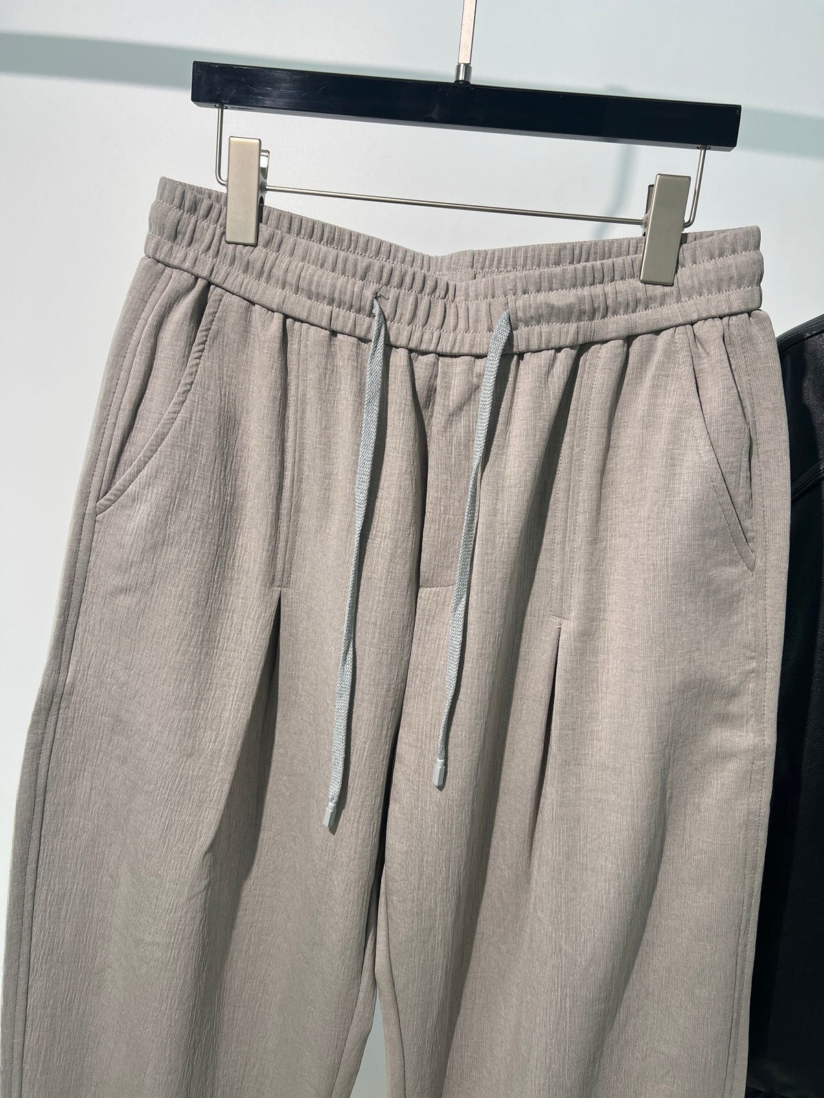 Schwarze, elastische weite Beinhose aus Baumwolle – Herren