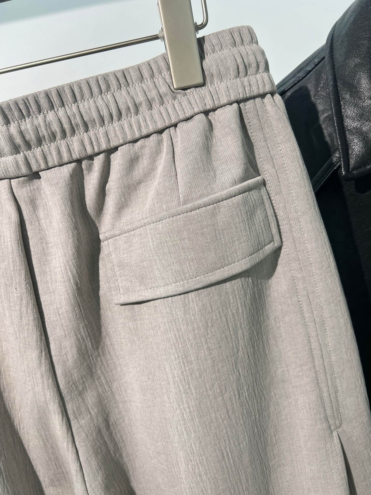 Schwarze, elastische weite Beinhose aus Baumwolle – Herren