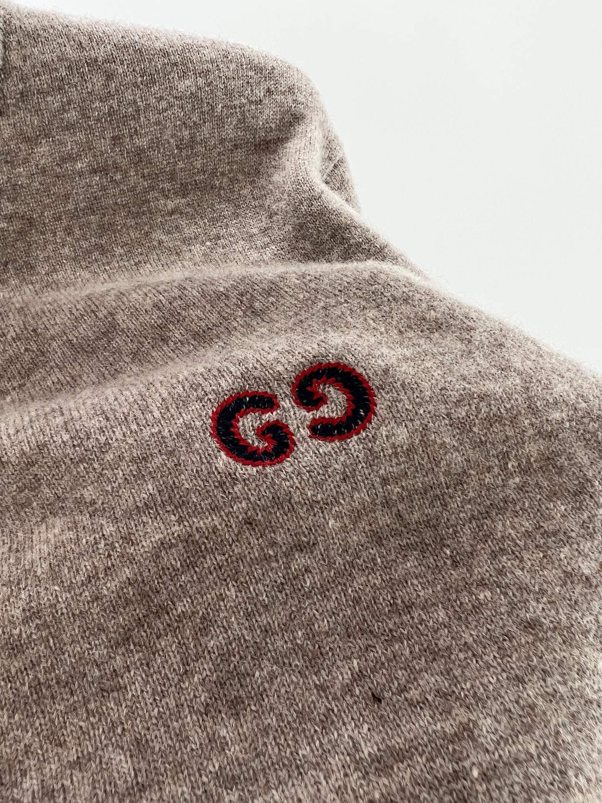 Crewneck mit Brustlogo aus brauner Wolle – Herren
