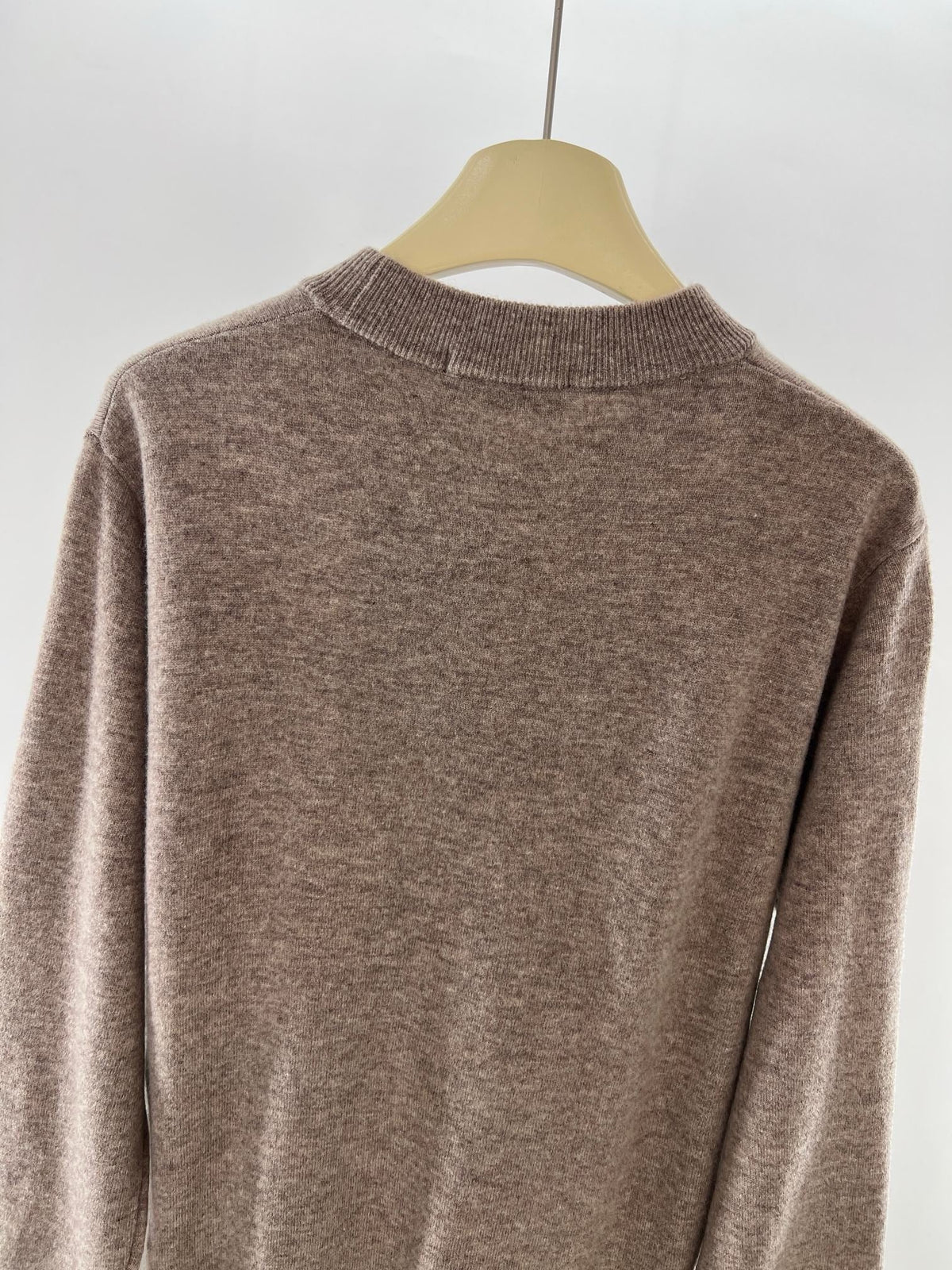 Crewneck mit Brustlogo aus brauner Wolle – Herren