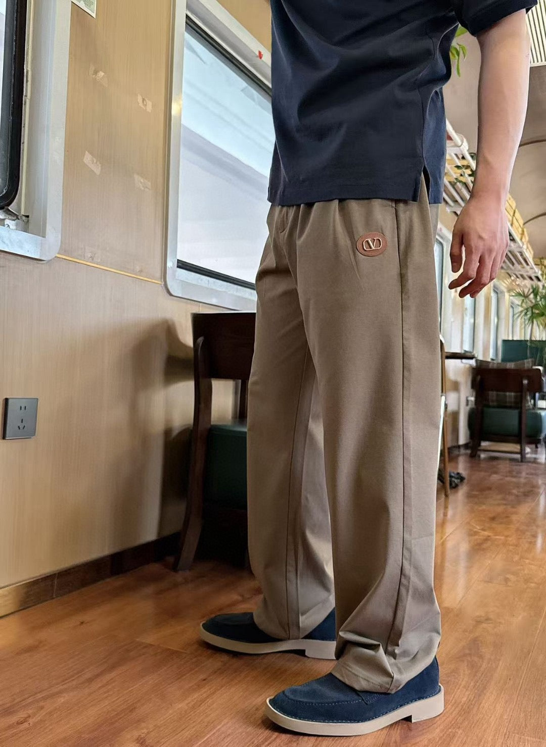 Olivfarbene, gerade Baumwollhose – Herren