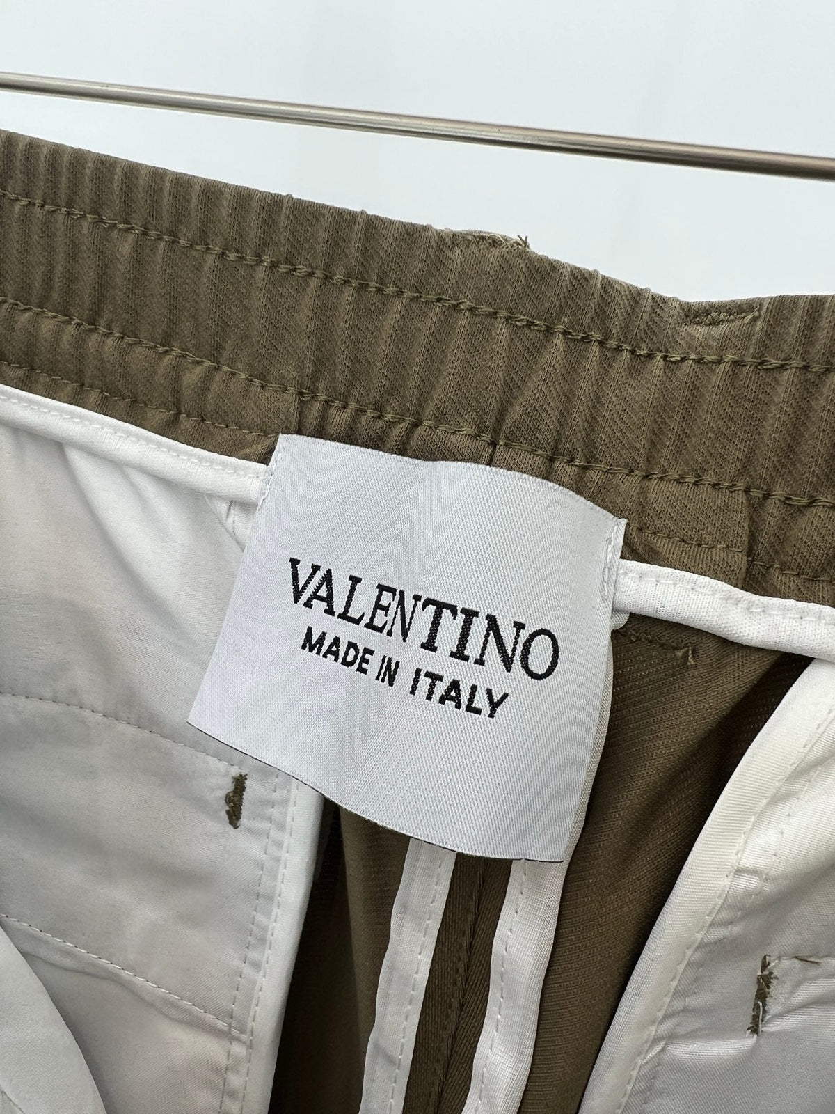 Olivfarbene, gerade Baumwollhose – Herren