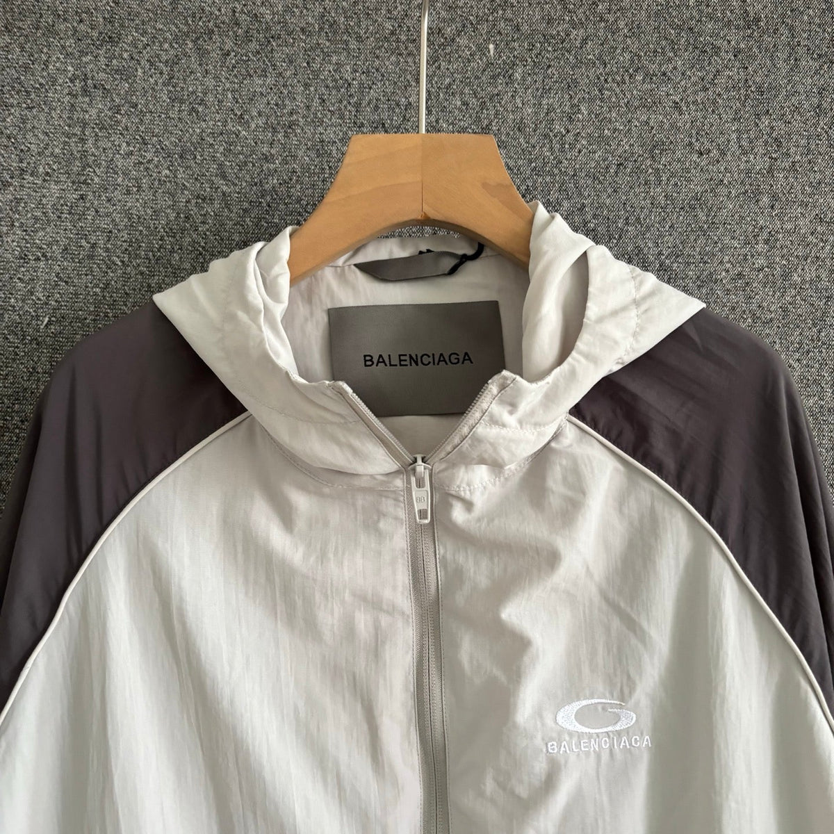 Cremefarbener Nylon-Colourblock-Blouson – Herren