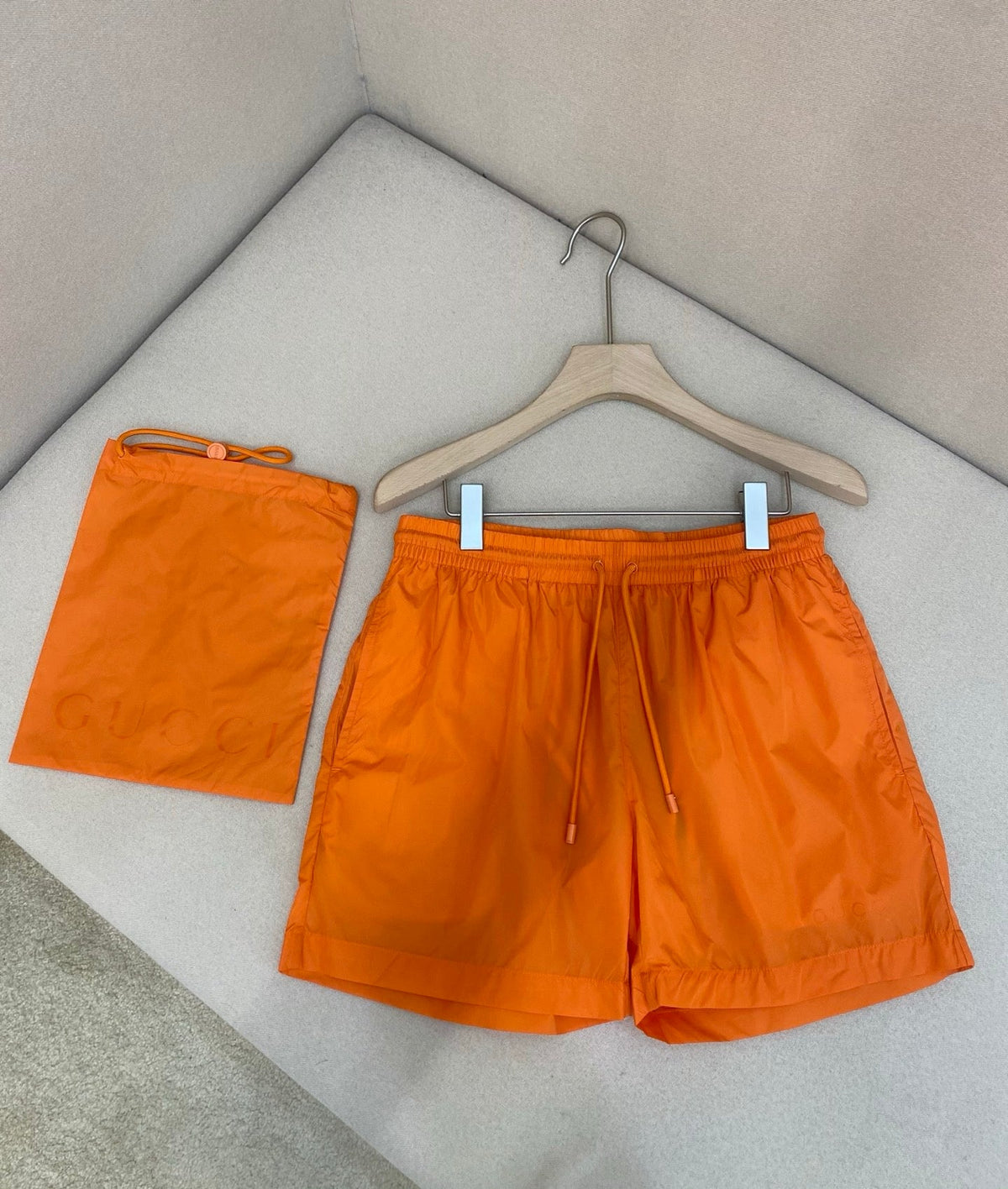 Orange Nylon Badeshorts mit Kontrastband – Herren