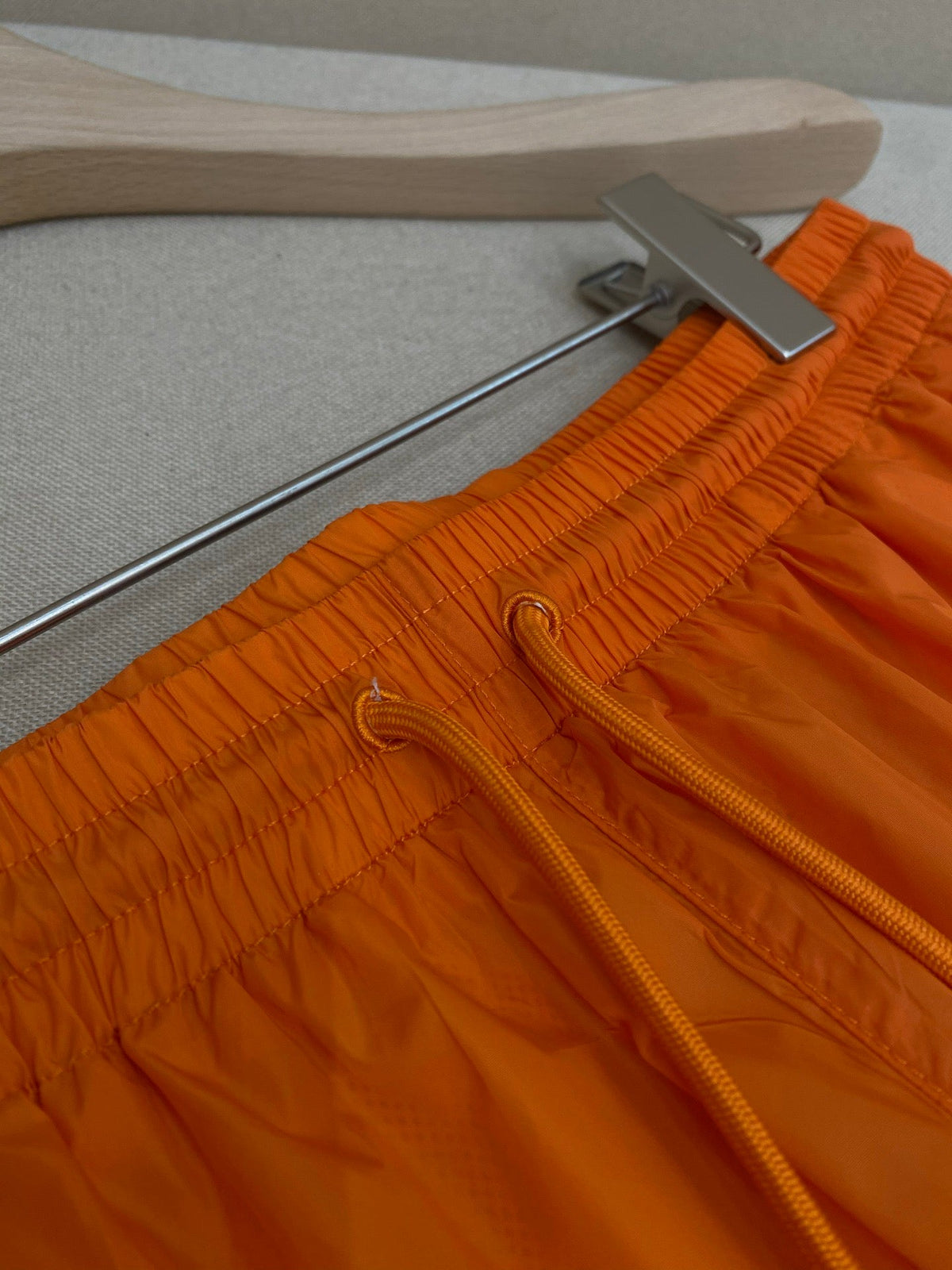 Orange Nylon Badeshorts mit Kontrastband – Herren
