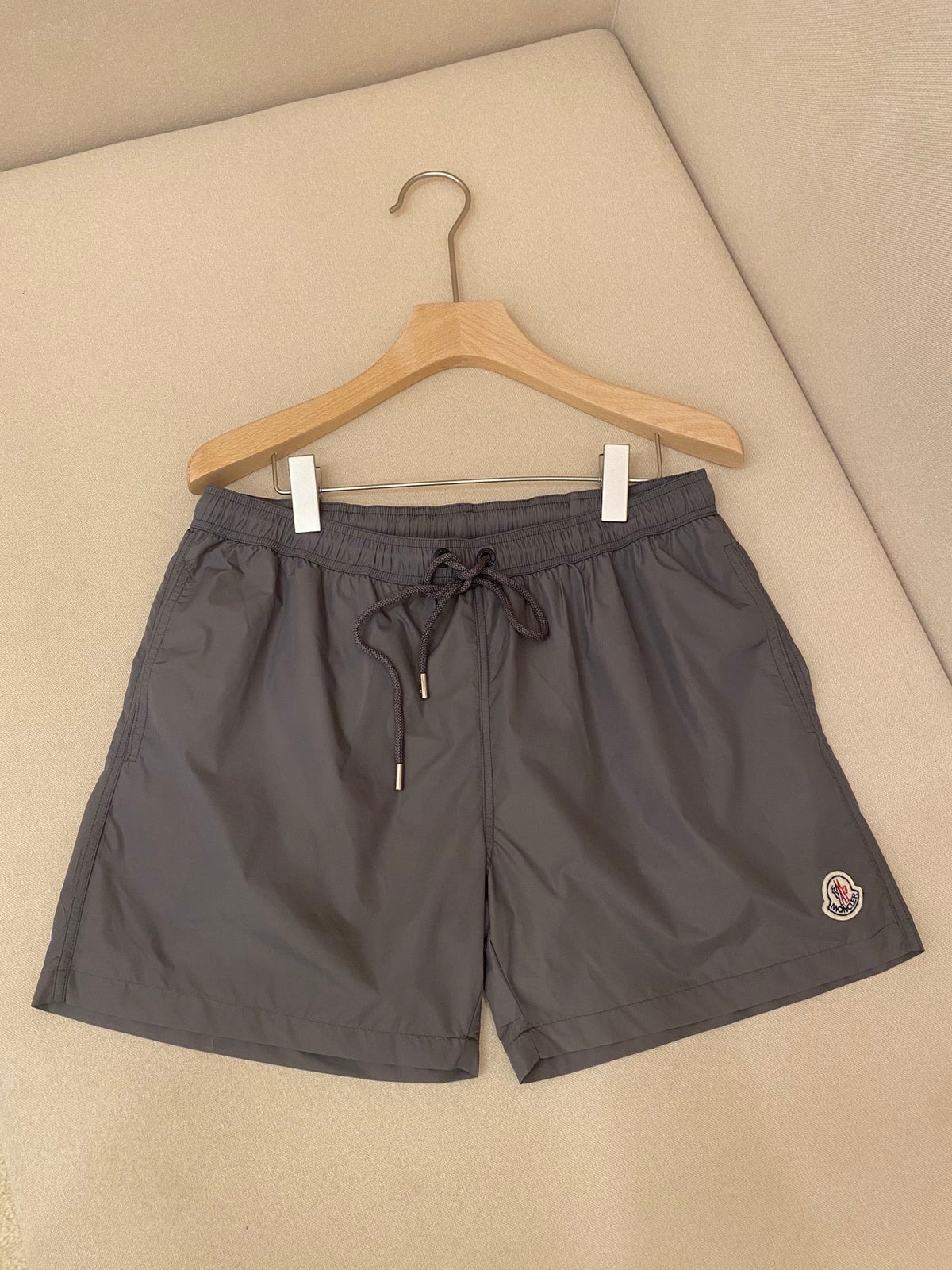 Orangefarbene Badeshorts aus schlichtem Nylon – Herren